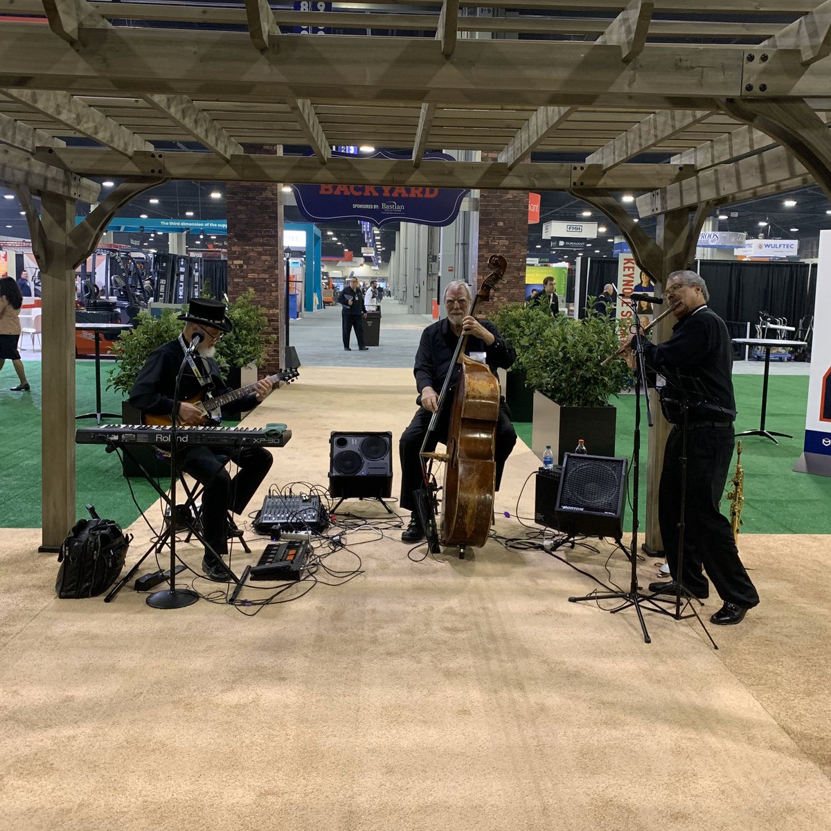 PalletAlliance's tweet photo. It isn’t all work and no play at #MODEX2020 - lots of fun to be had by all! @poweredbymhi #PalletAlliance #poweredbypallets #smartpallets #palletdesign #palletlogistics https://t.co/u2IlHzdDBp