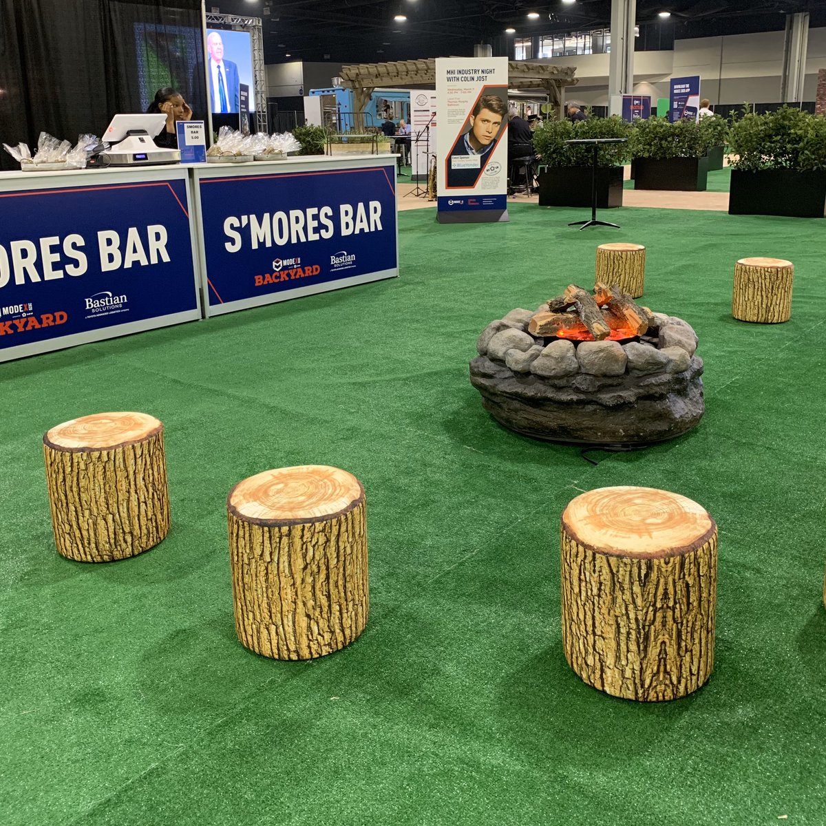 PalletAlliance's tweet photo. It isn’t all work and no play at #MODEX2020 - lots of fun to be had by all! @poweredbymhi #PalletAlliance #poweredbypallets #smartpallets #palletdesign #palletlogistics https://t.co/u2IlHzdDBp