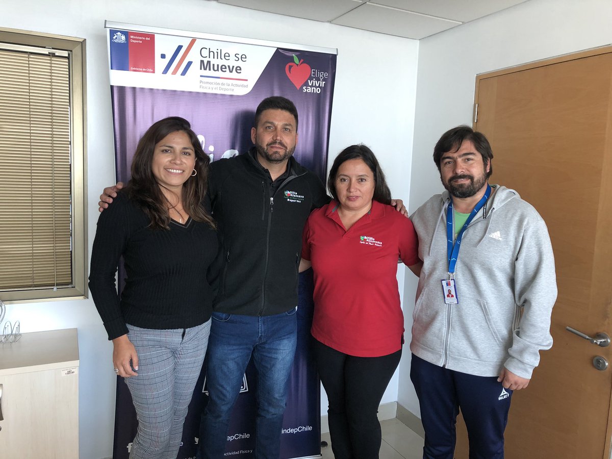 MindepValpo's tweet photo. Ya se avanza en el desarrollo del #PlanComunal de @Munivillalemana💪🏼
Nuestra seremi @rutholiverad y el director @marioleondv se reunieron con el encargado de deportes para organizar el diálogo participativo y detalles técnicos que se requieren para la elaboración.
#ChileJuntos 🇨🇱 https://t.co/cadoCsyOgR