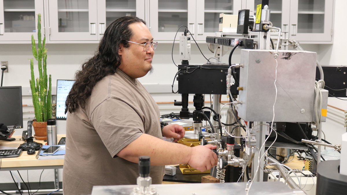 UNM's tweet photo. We used to think the Moon and the Earth had the same oxygen compositions, but thanks to some innovative Lobos, we now know that is not the case.
🌕 🌔 🌓 🌒 🌑🌘 🌗 🌖 🌕
#DefineUNM
Read more here: https://t.co/dYoPWq6Dq3 https://t.co/7s7EL5EvNr