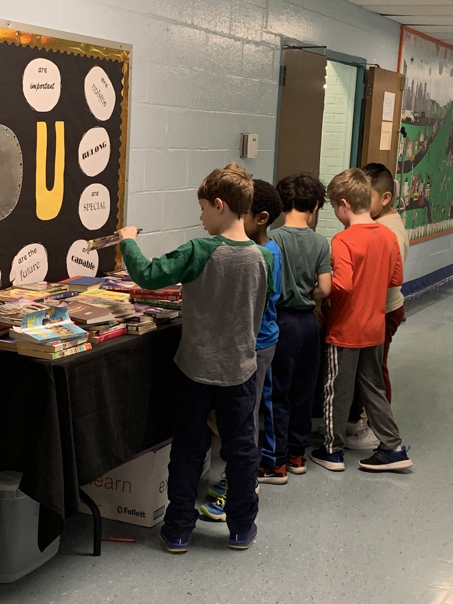 3ICTRW's tweet photo. We had so much fun this morning at the @Ridgeway_WP Used Book Sale! What a great way to get the most loved books into the hands of others! #WPPROUD https://t.co/jEAf0ORlXt