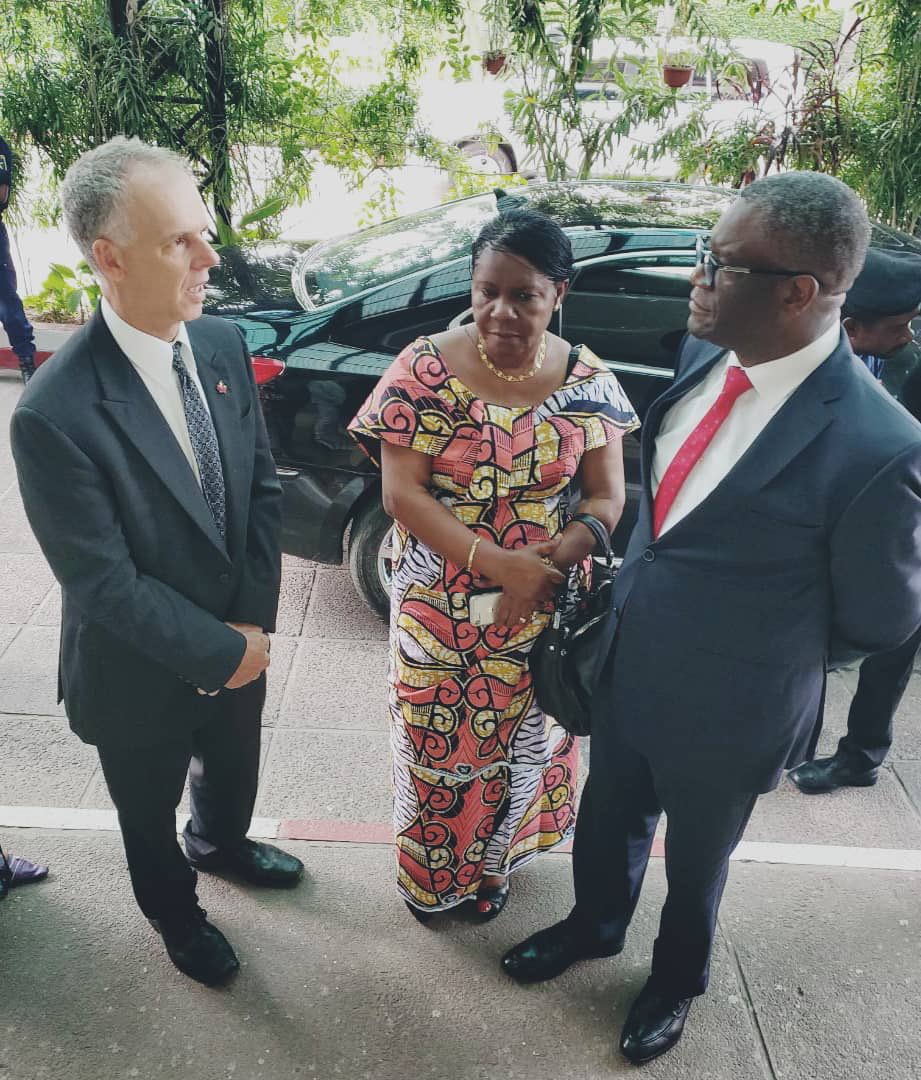 NicolasJSimard's tweet photo. Trรจs heureux de voir cette visite ร #Kinshasa dโun centre dโappui aux survivantes de violences sexuelles financรฉ par le #Canada #JAD avec le Prix Nobel Dr. @DenisMukwege ! Des #Fem5 aux #Fem7 et รงa continue! ๐ฉ๐ช๐จ๐ฆ๐บ๐ธ๐ซ๐ท๐ฌ๐ง๐ธ๐ช๐ช๐บ @PNUDRDC @UNFPARDC @unjhro #GenerationEgalite @ONUFemmes https://t.co/eRckmo3MUB