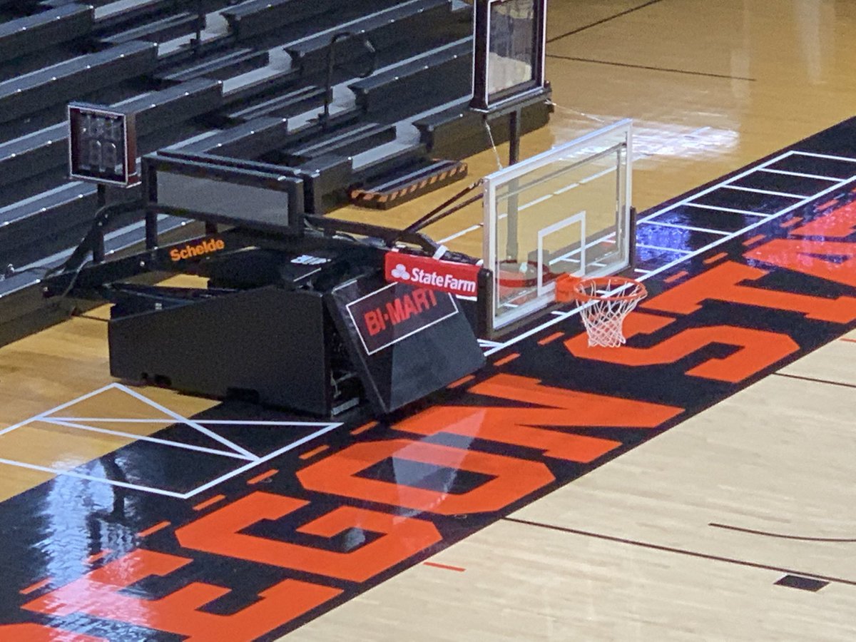 TablerockSports's tweet image. OSAA 5A Tournament. SUSPENDED at Gill Coliseum.  Awaiting further notification from the organization.