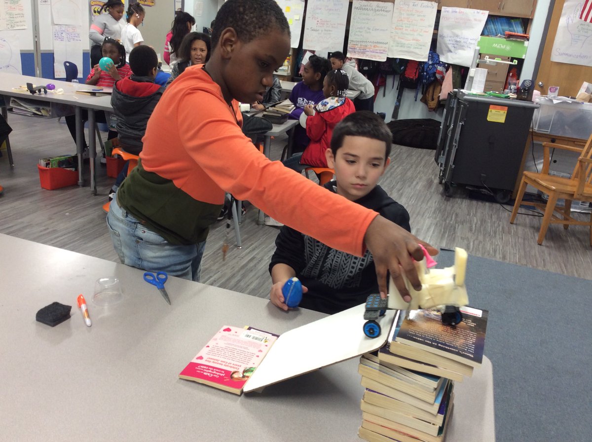 TeacherMe7's tweet photo. Practicing with real eggs. @HMSANTAFE @HMC1Proud @HMC1MeYouUs @clmerkerson https://t.co/CHBfv3mpUy