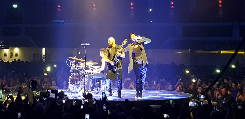 jawilliiams's tweet image. Amazing in Cardiff #thescript #TheScriptFamily #thescriptdanny #glenofthepower #SunsetsandFullMoonsTour