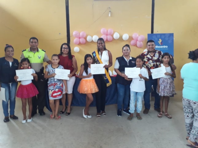 PDGTabiazo's tweet photo. El viernes 6/03/2020 se realizo la entrega de 50 certificados a niños y niñas que participaron en los cursos vacacionales dictados en el Infocentro Tabiazo, ademas se aprovecho a celebrar el "8 de marzo, Día de la mujer".
@Telecom_Ec 
@caanmichelena 
@edfer777 
@GEsmeraldas_KG https://t.co/dLli40wSP6