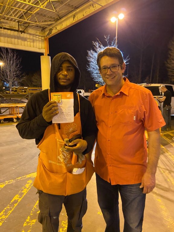 HannanTami's tweet photo. Shawn our Garden / Lot associate getting his second Homer award for his hard work! He gets things done quickly! Way to go!!! @lgrahamthd @kale_self @WalterLDavison3 @krs996 https://t.co/6Y8gdw47kZ