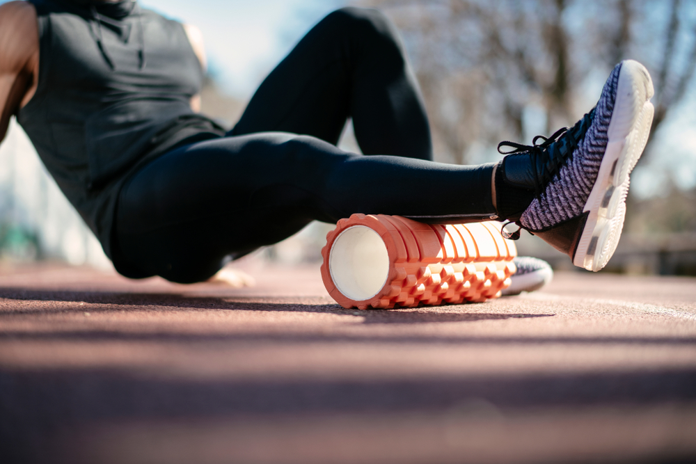 MensFitnessMag's tweet photo. A study published in the journal Medicine &amp; Science in Sports &amp; Exercise suggests just 60 seconds foam rolling on each major muscle is all that’s required to ease soreness and increase range of motion https://t.co/vr5iYKyUZ2
