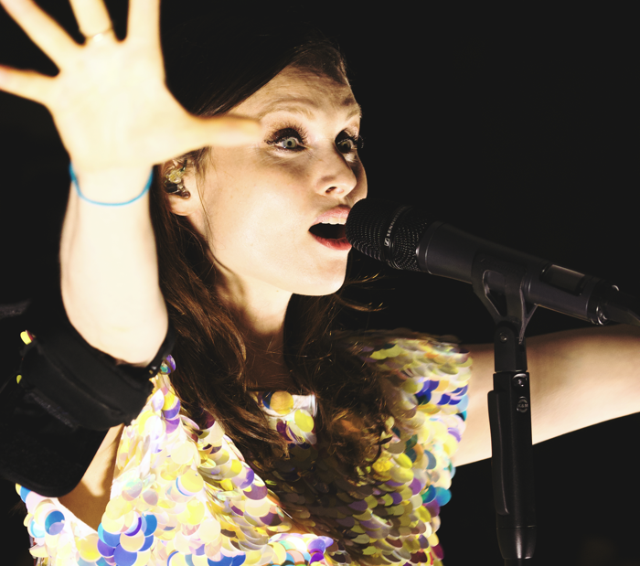 StatfoldFest's tweet photo. Throwback Thursday....

Who was at the festival last year and saw @SophieEB?? 

Such a nice lady too, gracious and kind...even though the weather was testing for everyone! https://t.co/VkQeRgsx6n