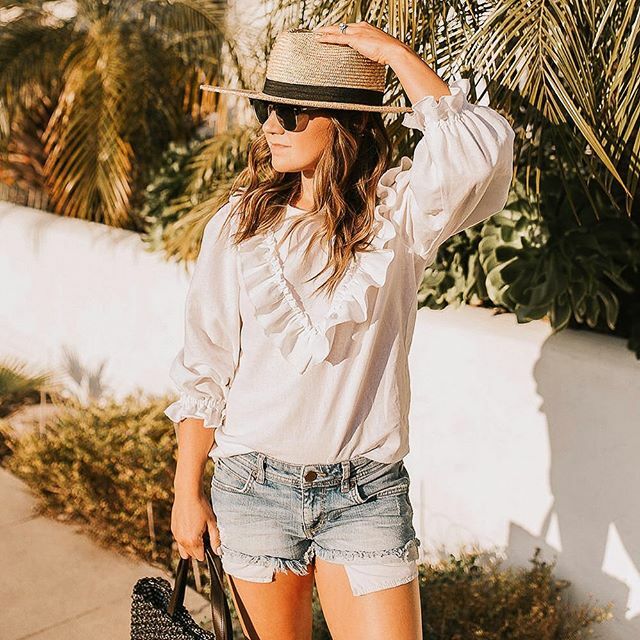 EmilyKFarina's tweet photo. I’ve been doing some trend-scoping lately for Spring to see what details will be everywhere once the weather warms. A few I noticed - big puffy sleeves, ruffles and linen. ✔️✔️✔️ It was a best-seller for Magill when it launched last year and it’s poised … https://t.co/3b6c8NQI49 https://t.co/IjwRce6xXG
