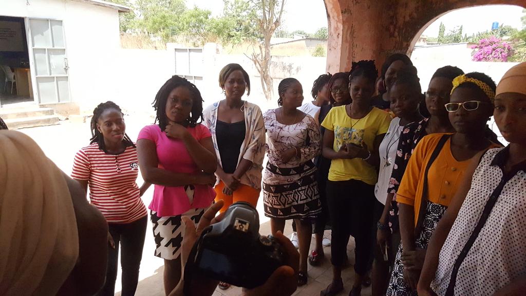 womenitbj's tweet photo. La formation d’aujourd’hui a porté sur la prise de vue et le cadrage photo avec les participantes du module 3 : montage vidéo avec Adobe Première.

#womenit #WomenInTech #jeveuxbriller #wasexo https://t.co/AMu3F2x8wr