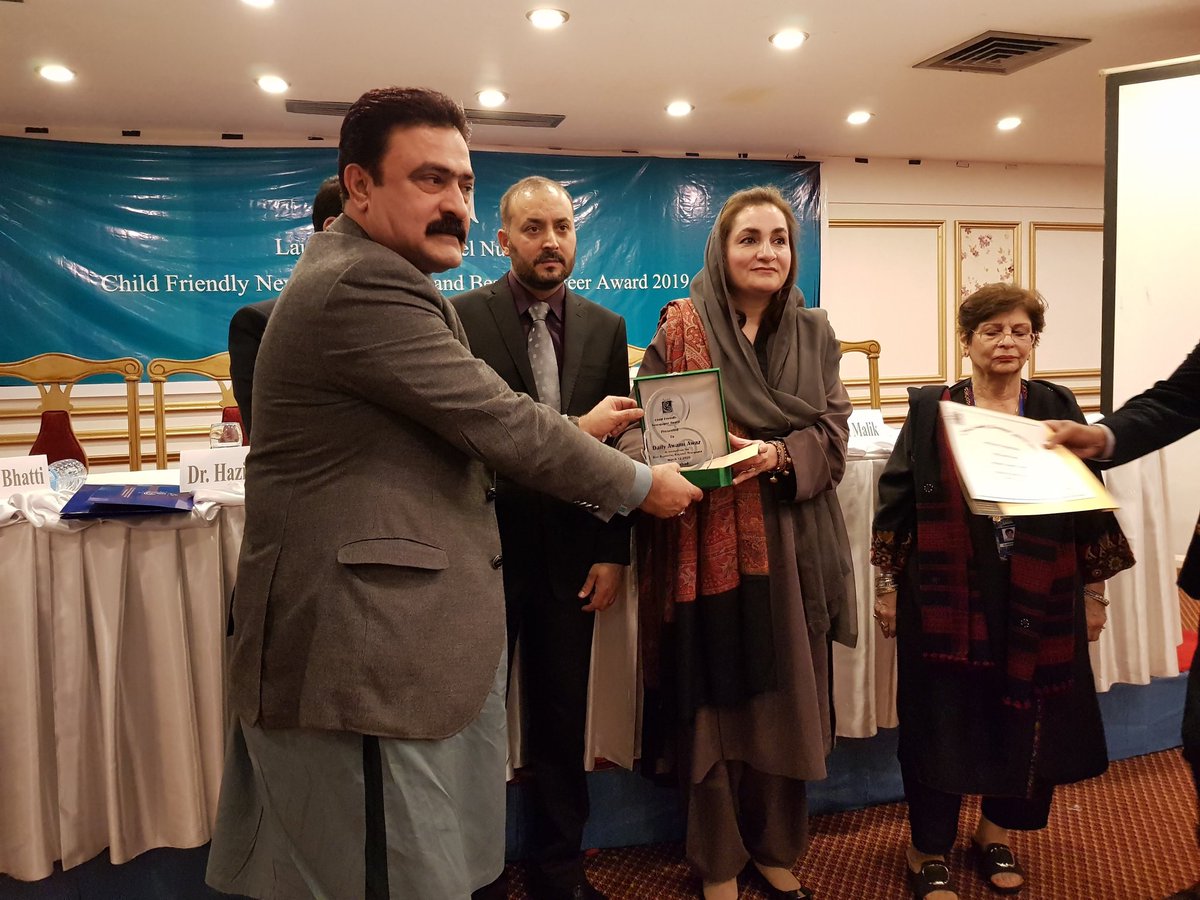 Sahil_NGO's tweet photo. Sahil awarded Daily Awami Awaz for best reporting regional newspaper today at a local hotel in Islamabad. Ms. Mehnaz Akbar Aziz @MehnazAkberAziz is presenting a shield to the winning team member. #ChildFriendlyReporting #ChildProtection https://t.co/gWSYYkI8iq