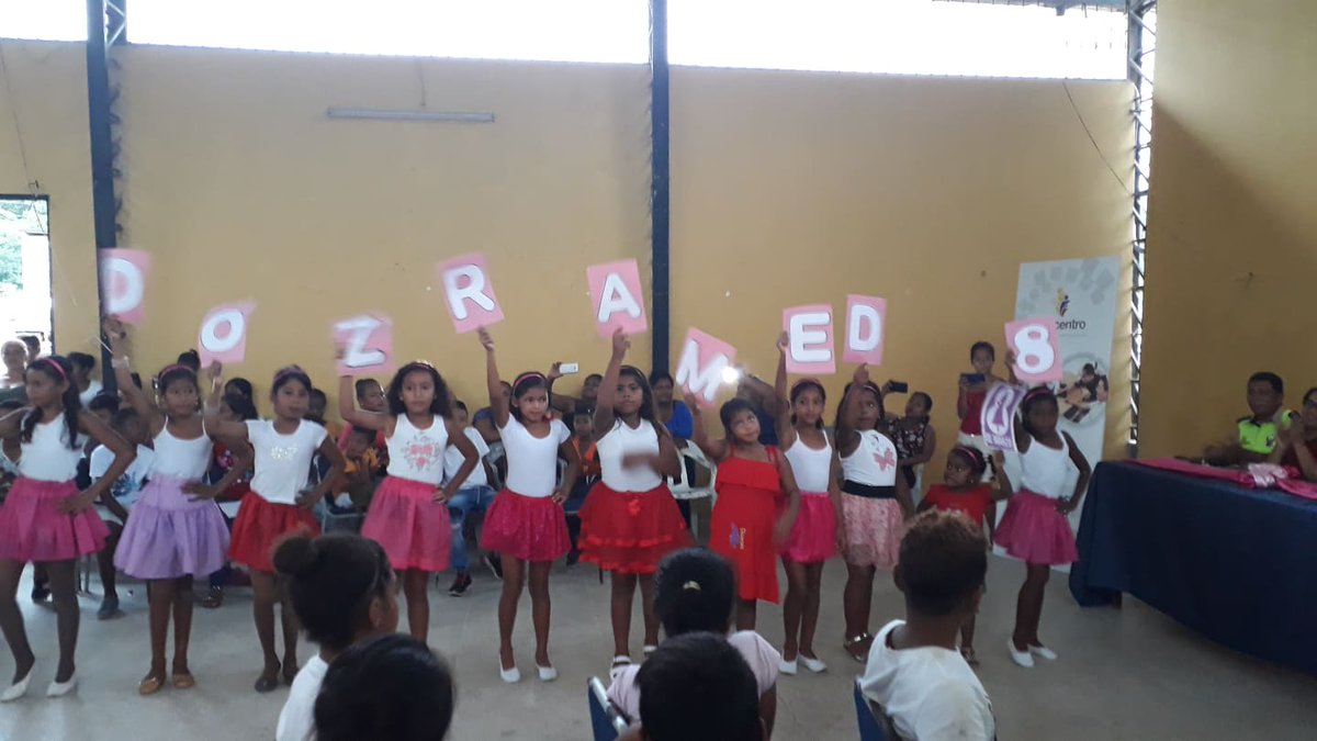 PDGTabiazo's tweet photo. El viernes 6/03/2020 se realizo la entrega de 50 certificados a niños y niñas que participaron en los cursos vacacionales dictados en el Infocentro Tabiazo, ademas se aprovecho a celebrar el "8 de marzo, Día de la mujer".
@Telecom_Ec 
@caanmichelena 
@edfer777 
@GEsmeraldas_KG https://t.co/dLli40wSP6