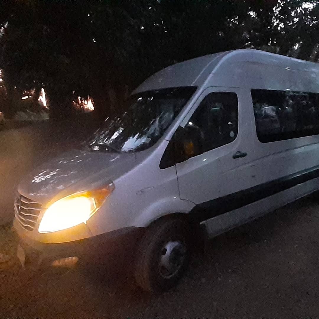 ClubImperio's tweet photo. No quieres salir con tu vehículo, o simplemente no tienes auto y no quieres andar en locomoción colectiva...!!!  
 llamanos..    servicio de traslado donde te vamos a buscar, te traemos a la fiesta y después te vamos a dejar 🍹🥂🚐

        Mas info al +56975283895

#clubimperio https://t.co/HsnttODrVy