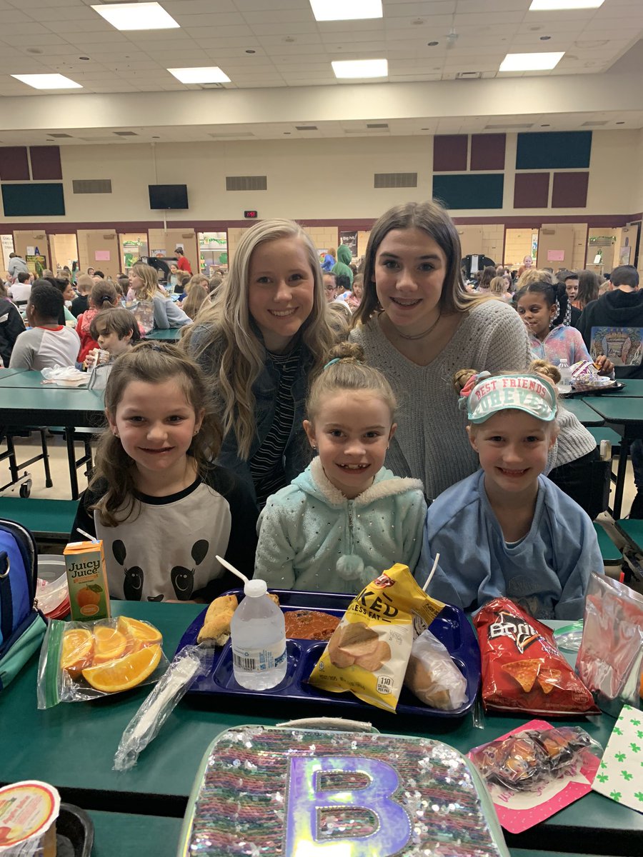 SVIHScounselors's tweet photo. Our @SVSD_IHS LEAD ambassadors visited @HMSRaiders today! We talked with 6th grade students about their transition to RGMS and talked to students in lunches about kindness! There were smiles everywhere!! #SVProud #SV1920 #SVLEAD #BeKindSV https://t.co/V5poDUzWuY
