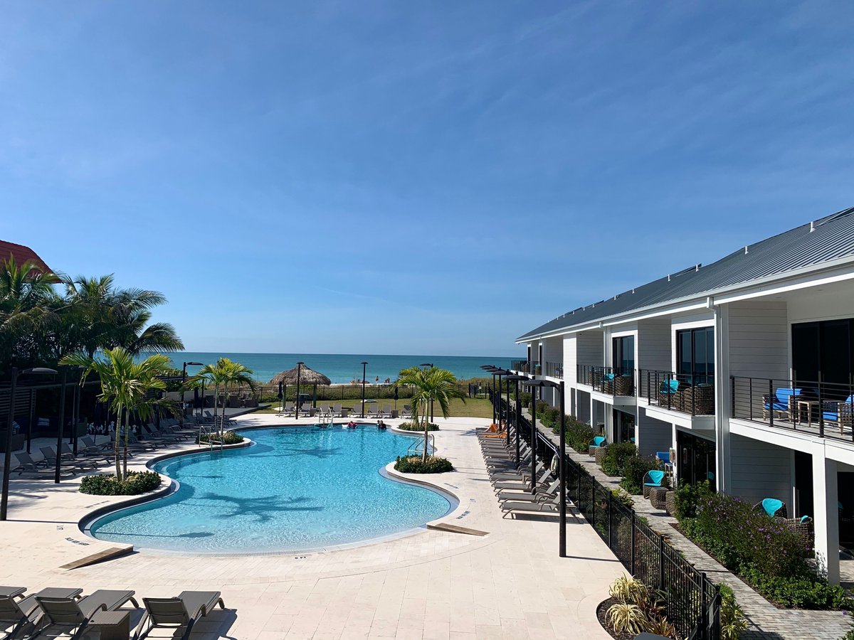 AMBeachResort's tweet photo. Embrace the sunshine one pool day at a time ☀️ 💦 https://t.co/IP9MVZZ6I1
