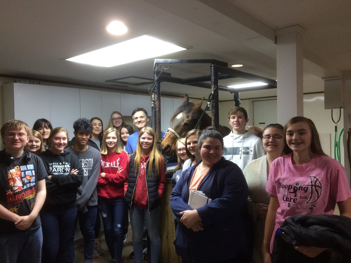 jedallenfreels's tweet photo. Never underestimate the value in teaching or learning. Incredible Baron day !!Dekalb Baron animal science students shadowing Dr Greg Barnard Learning what it takes to become an equine specialist😊 https://t.co/v0dW8vO38p
