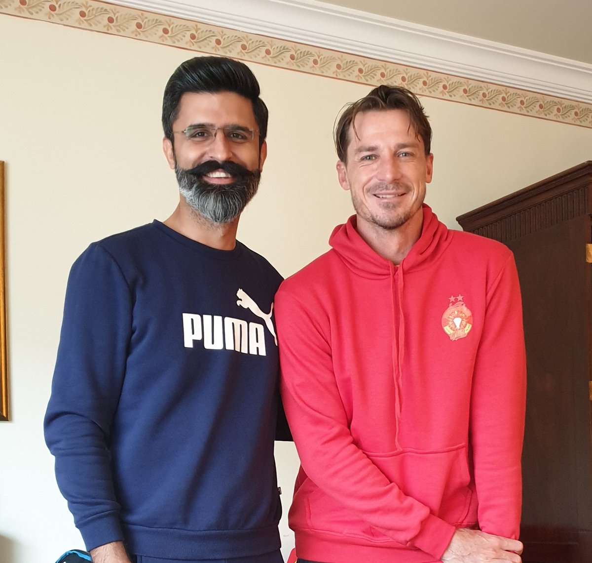 zukhrufkhan88's tweet photo. #Legend #SuperbHuman #Steyn #FanBoyMoment π @DaleSteyn62 https://t.co/cioOO4gFaW
