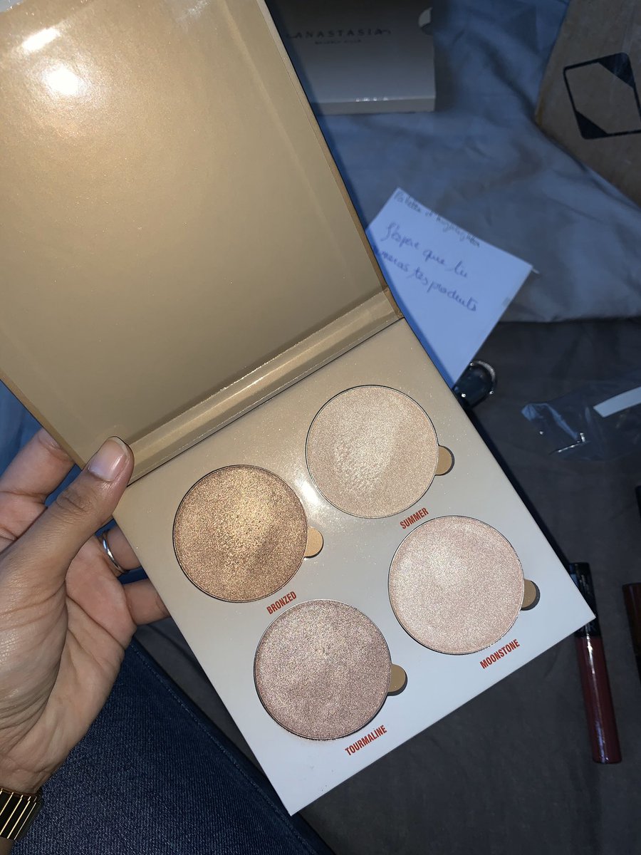 ydlmmk's tweet photo. Je suis rarement tomber sur une personne aussi gentille, elle m’a fais économiser une palette neuve de 50 bal + des petits cadeaux dans le colis😭❤️❤️❤️❤️ https://t.co/YVUKhz1iYr