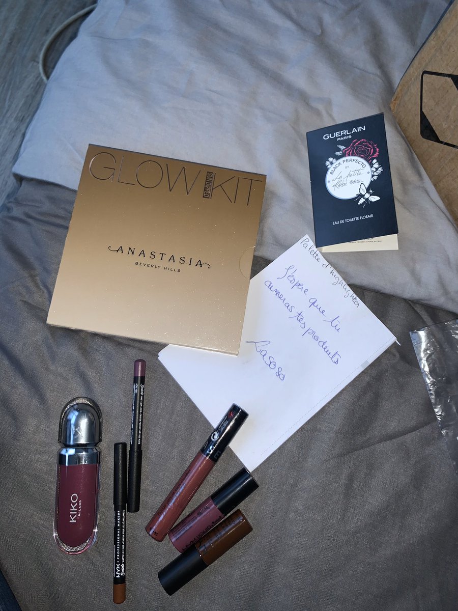 ydlmmk's tweet photo. Je suis rarement tomber sur une personne aussi gentille, elle m’a fais économiser une palette neuve de 50 bal + des petits cadeaux dans le colis😭❤️❤️❤️❤️ https://t.co/YVUKhz1iYr