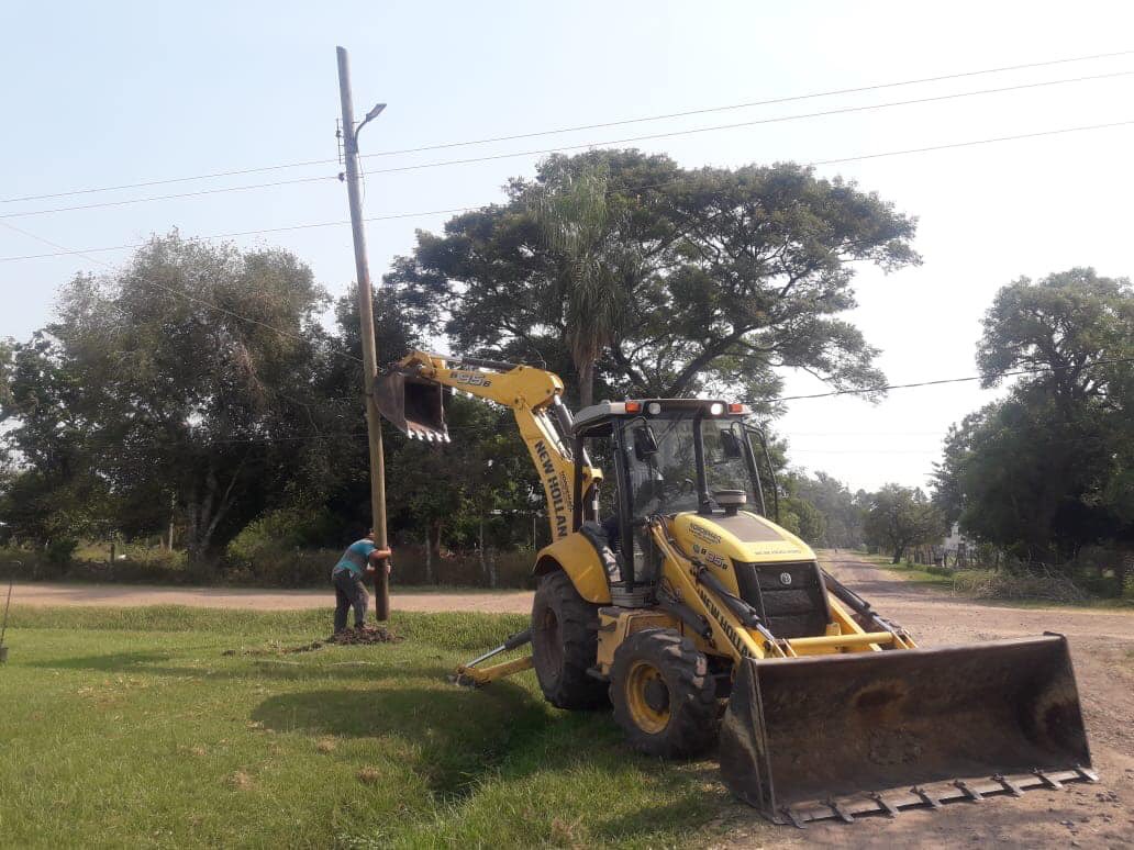 raulgonzalezok's tweet photo. POSTES | CABLEADOS
#ObrasPúblicasMunicipal se encuentra renovando, #colocando nuevos #postes, desmalezando y preparando tramos para que
la @OficialDPEC conecte. https://t.co/BR4gtEqgBo