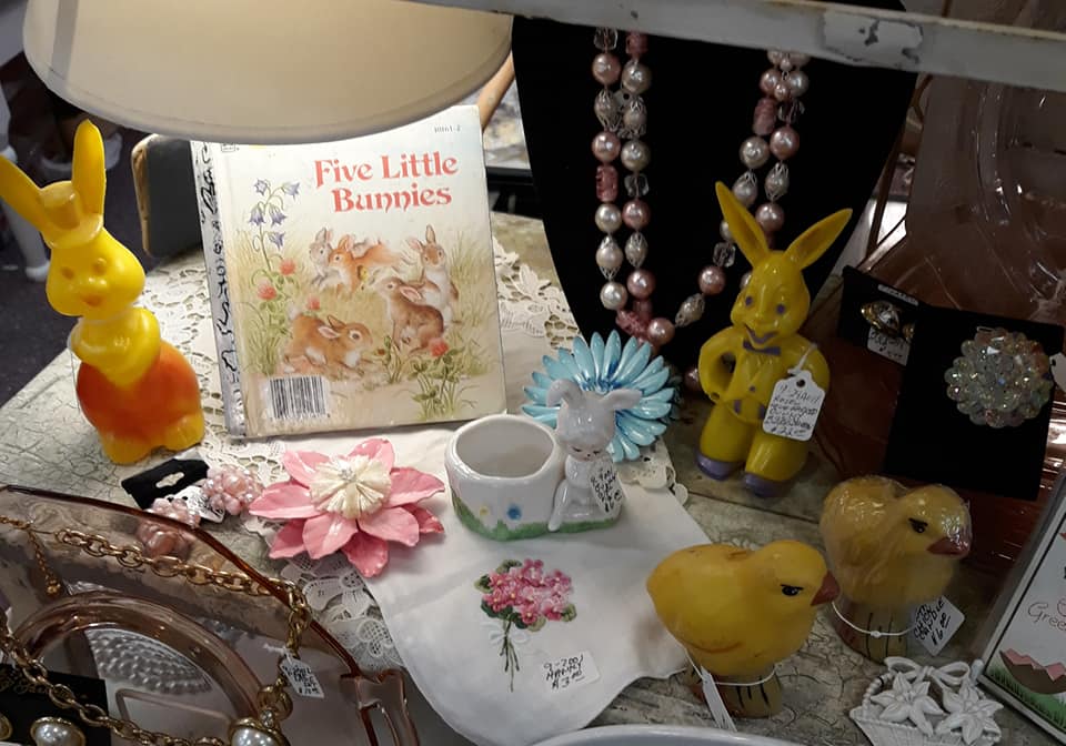 Think spring and plan ahead for Easter with some vintage finds from Geneva Antique Market in the Berry House. #ExploreGenevaIL #GenevaIL #shoplocal #shopsmall #antique #antiques #Easter #easterbunny