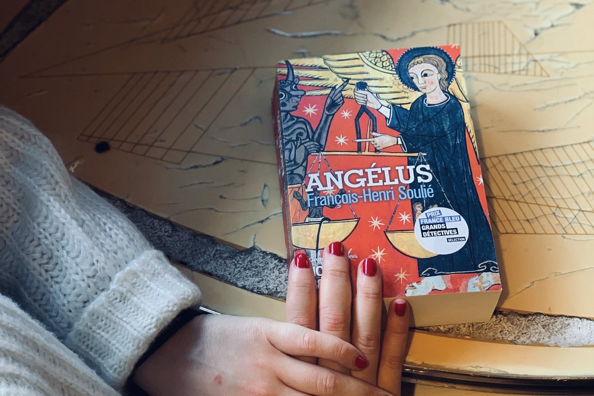#CONCOURS surprise 🎉
Parce qu'on adore vous gâter par ici, on vous offre #Angélus, le nouveau roman de François-Henri Soulié (et en plus c'est un coup de ❤! )
An de grâce 1165. Deux abbayes, deux jours, deux crimes...
 
Pour participer :
Follow <a href="/Editions1018/">Editions 10/18 📚</a>  + RT
📅Fin : 20/03