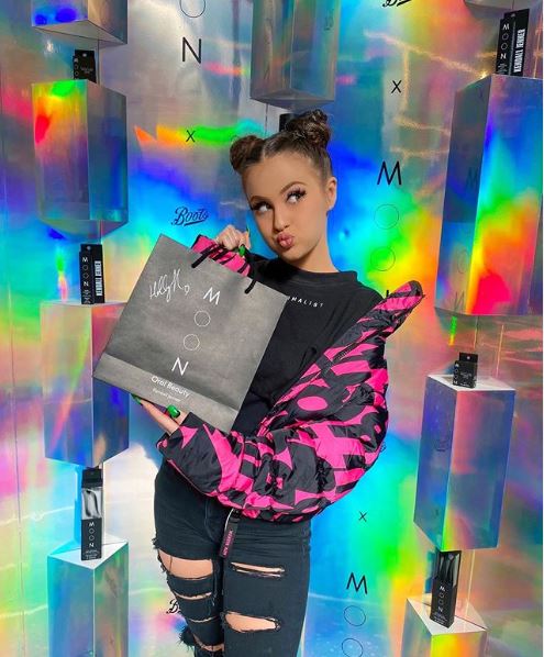 Have you thought about how digital can play a part of your in-store campaigns? TikTok influencer, Holly H has been supporting new oral care brand MOON in store today. With TikTok product demos &amp; an Instagram Q&amp;A, education &amp; brand awareness were extended way beyond store footfall