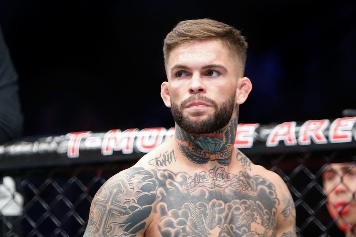 FqMMA's tweet photo. 🚑 #CodyGarbrandt est OUT de son fight 🆚 #RaphaelAssuncao à #UFCColumbus du 28 mars‼️
👉 Il a été hospitalisé pour des problèmes aux reins.
Aucune date de retour n’est pour le moment programmée. https://t.co/hPgGRvV8Sh
