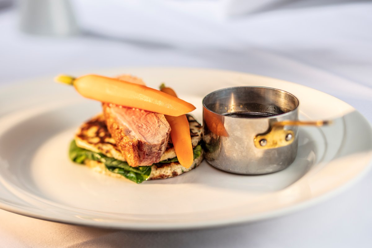 ParkFarmHotel's tweet photo. Enjoy a mouthwatering choice of roasted meats, fish and vegetarian options. Everything you could possibly want from a roast with all the trimmings. 
https://t.co/9KxlxawvP2 https://t.co/YtdXm1XokU