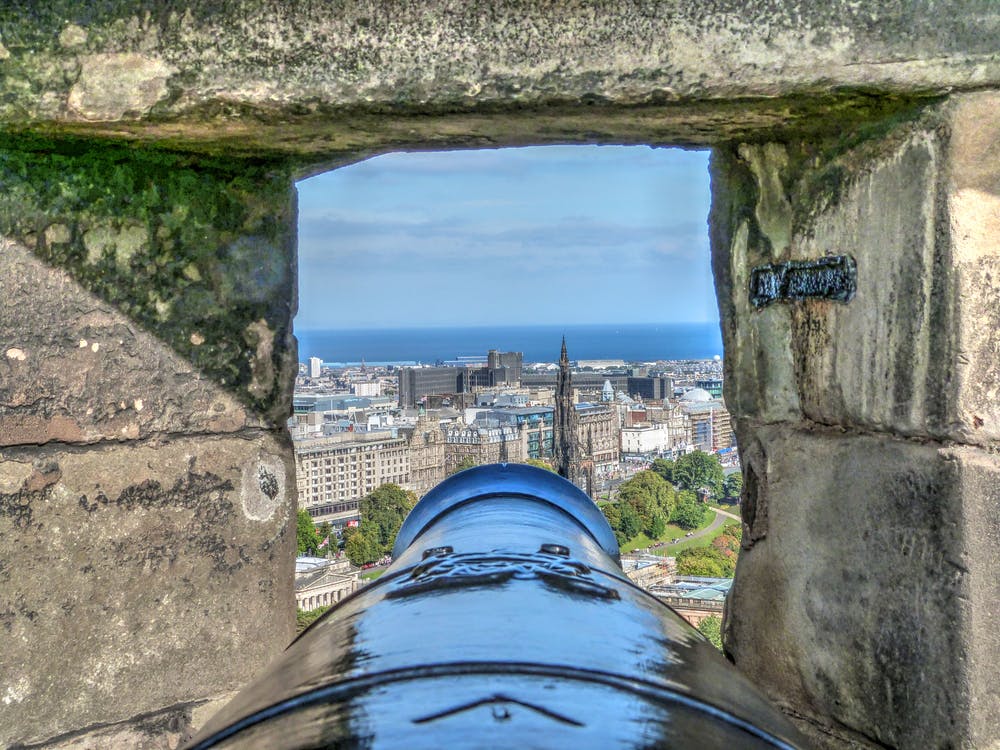 londontoolkit's tweet photo. Unforgettable 2-day trip to beautiful #Edinburgh. Leave London by train along Britain's stunning east coast to Edinburgh, open-top bus tour of the city, #EdinburghCastle entrance &amp; overnight in 3* hotel. Explore at leisure on day 2. https://t.co/NyGhm6HnXA #edinburghfromlondon https://t.co/jUlmHaAHv7