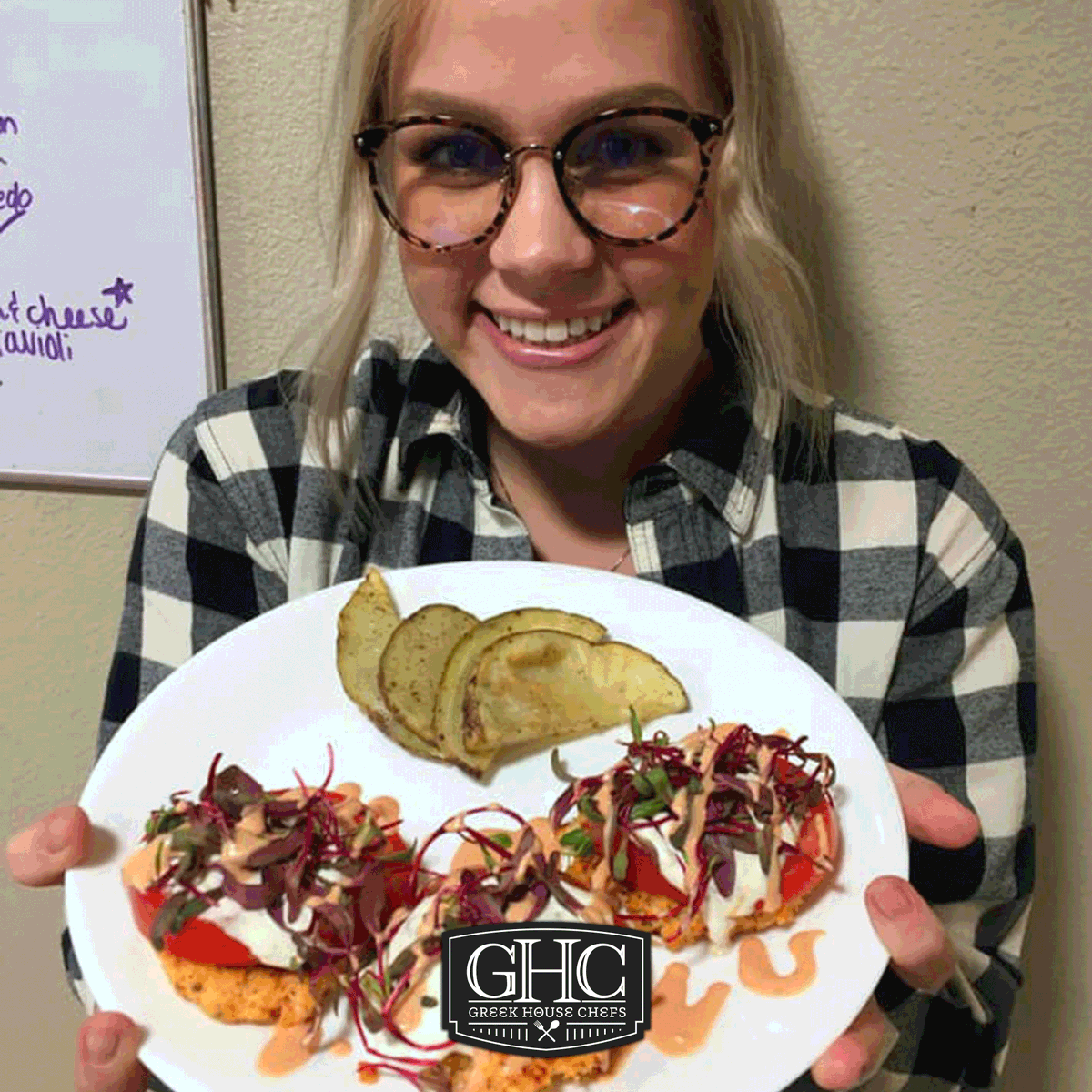 GreekHouseChefs's tweet photo. When #BlueCoatChef Mariah has Crab Cakes on the menu, make sure you get to lunch early, they go fast and are sure to put a smile on your face. #ghc #greekhousechefs #lunch #sorority #sororityfood #sororitychef #crabcakes #freshandhealthy https://t.co/0KujA3EJag