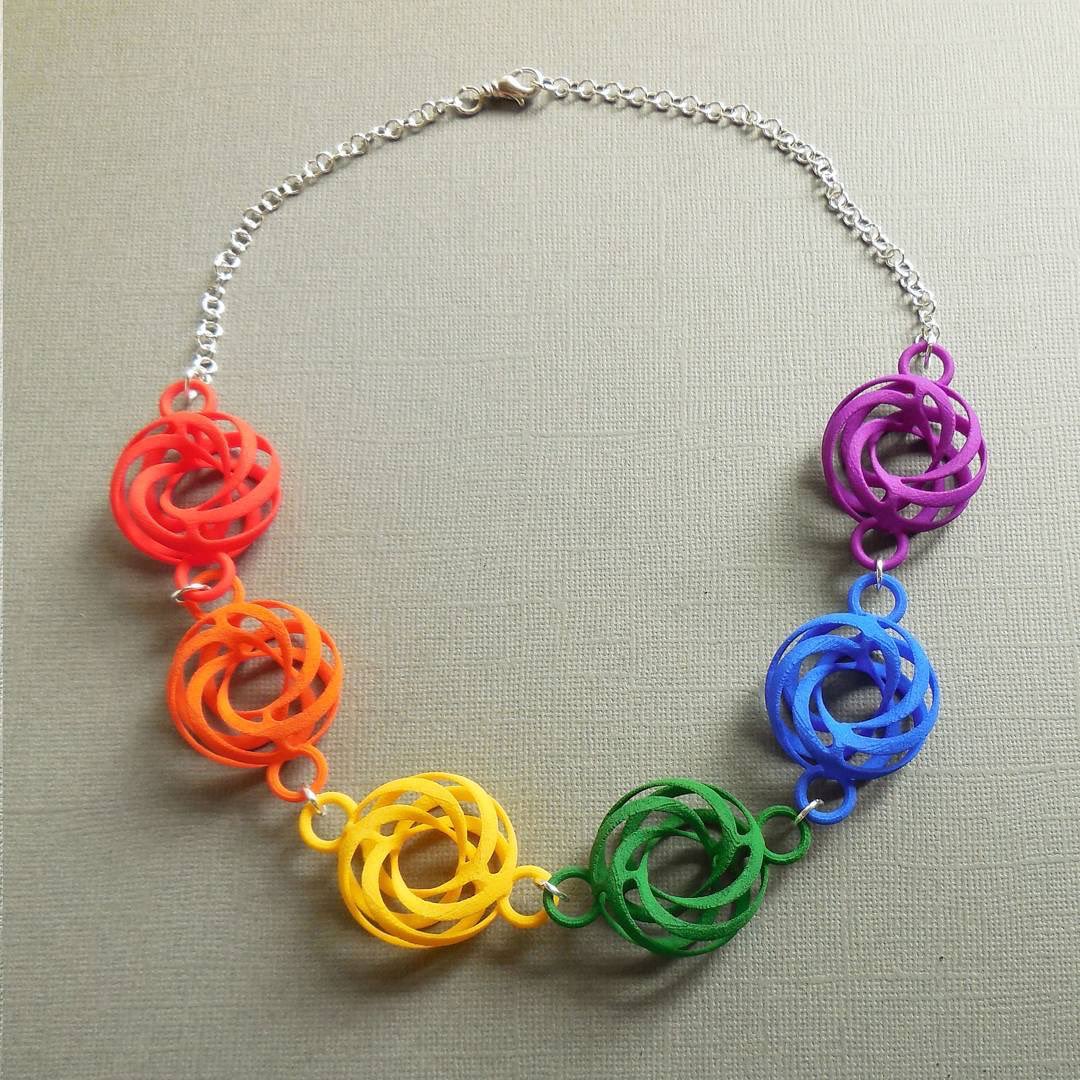 JacquardProduct's tweet photo. @tinyrightbrain makes incredible 3D-printed jewelry, which she then dyes with Jacquard #iDyePoly. Because the material is a type of nylon, it takes the dye extraordinarily well. Did you know you can dye all sorts of plastic objects with iDye Poly? These are so beautiful, Betty! https://t.co/2KFAXVGMXy