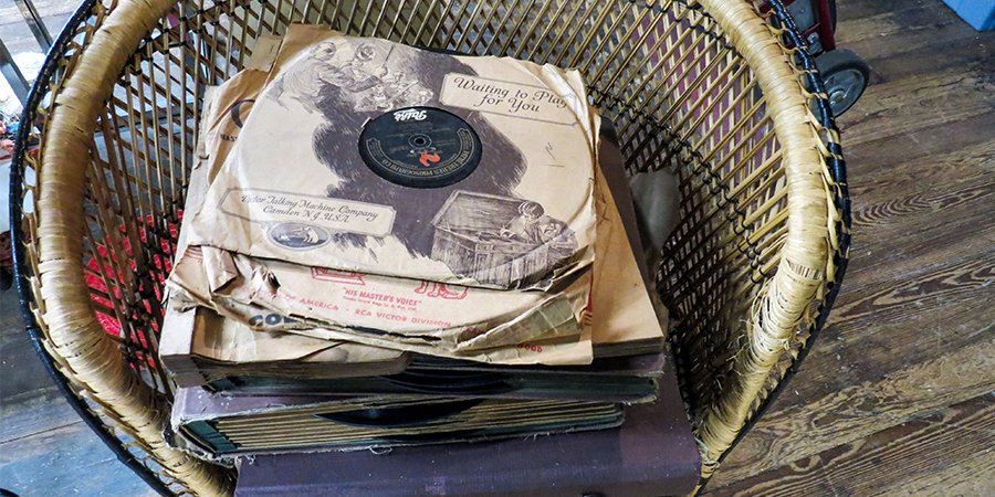 OldPicket's tweet photo. There's nothing like listening to your favorite music the old-fashioned way.

#records #wickerchair #albums https://t.co/ej3EYpirHN
