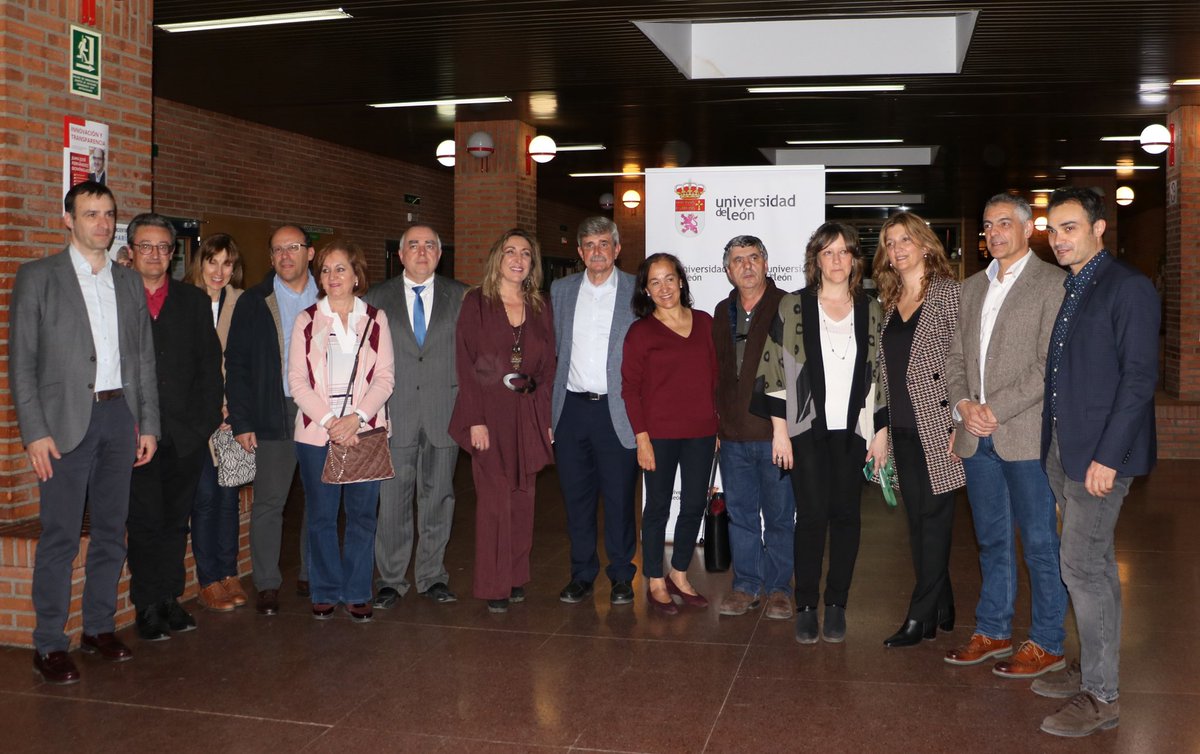 🗣 Juan Francisco García Marín reelegido rector de #Unileon

La comunidad universitaria ha renovado su confianza en el actual rector para otros cuatro años, en una votación 📩 en la que ha obtenido un 58’29 % de apoyo.

✅ Más información: unileon.es/noticias/juan-…