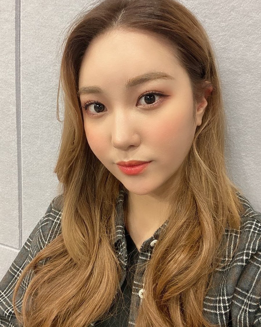 200312 | <a href="/GeeGu_official/">지구(GeeGu)</a>  Instagram güncellemesi 

[#Taera]
"Selam Gravity!❤
Taera'nın uzun saçları eskisinden daha iyi görünüyor~
Sizlere farklı yeteneklerimizi ve en iyimizi göstermek için pratik yapıyoruz!
Gravity sizce GeeGu'ya en çok yakışan saç stili hangisi??💇"