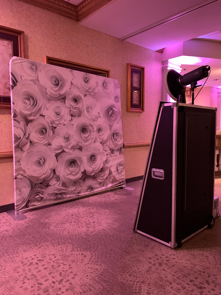 bflosoundwavedj's tweet photo. Time for some fun with the #mirrorbooth
.

https://t.co/fvL5djliPT
.
#mirrorexperience #mirrorbooth #mirrorme #weddingentertainment #photoboothprops https://t.co/WC18PPttuK