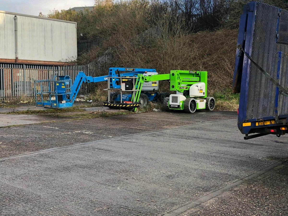 Another delivery of a Z51 and HR15 into Smethwick for a last minute job.

Well done to all at <a href="/platform_centre/">The Platform Centre</a> for quick response and getting the kit on site.

#genie #niftylift #boomlift #anytime #anywhere #samedaydelivery