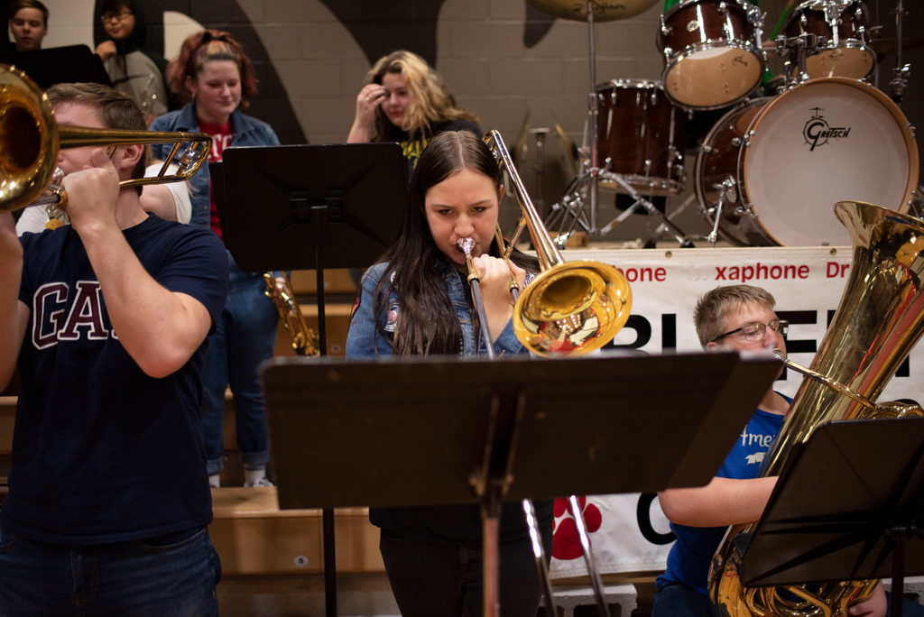 BHSNewsRoom's tweet image. The Publications staff loves capturing the students hard work!! Keep it up students!

#classfun
#schoolwork
#yearbook