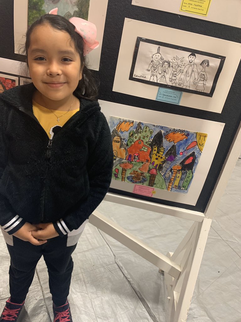 LilyBrookman's tweet photo. Jackson-Via students visiting the Art Connections today at CHS. There is nothing better than a young artist seeing their hard work hang in the show. 💙 https://t.co/WytH9s38jM