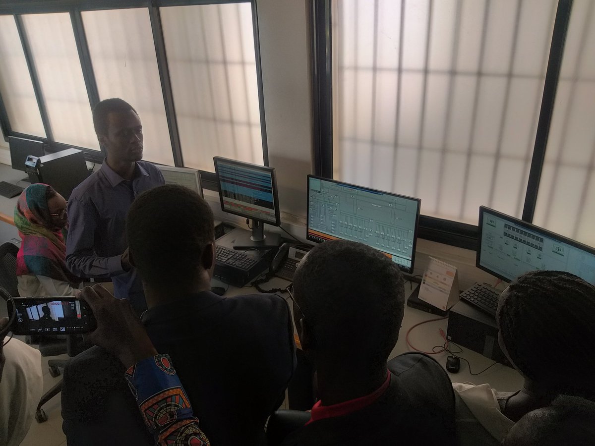 mouhamadane01's tweet photo. Très heureux d'avoir visité la le #Poledigital et le #DataCenter de @GroupeSonatel avec la 3ièm cohorte de la @AcademySonatel.
#codingforbetterlife
#dianguedev https://t.co/5PzKyY80JJ