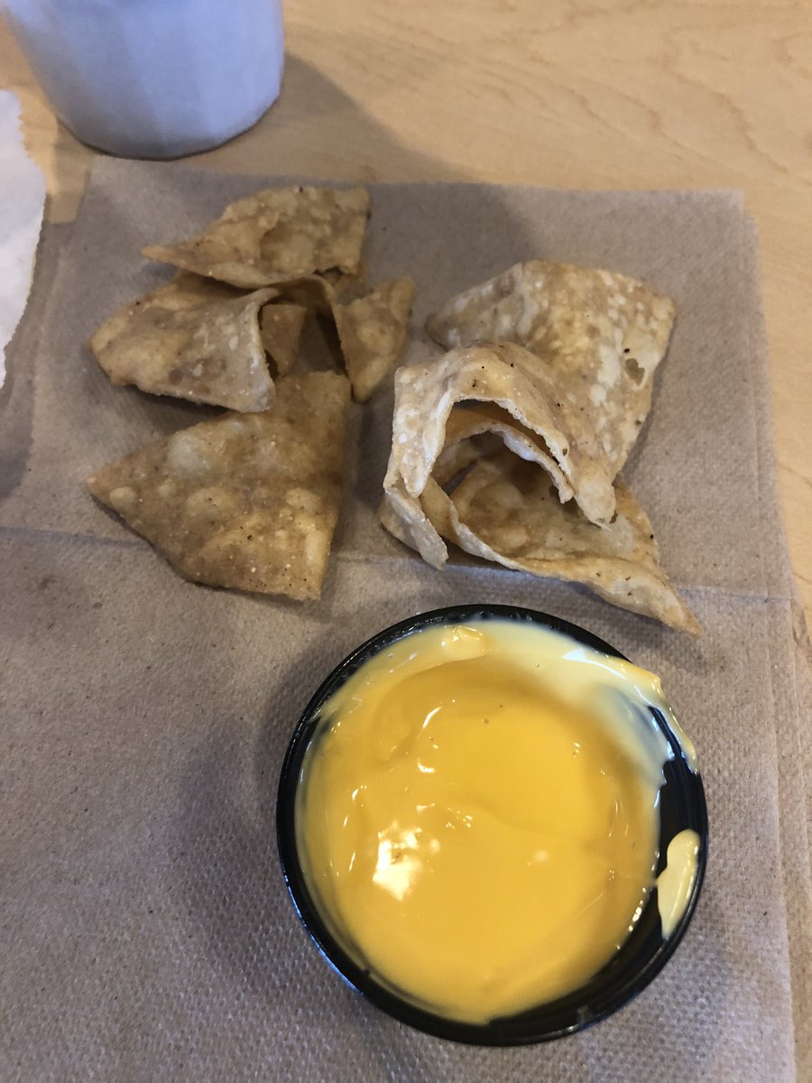 ERizzzle's tweet photo. @tacobell to charge someone $1.80 for this, do better! #longtimecustomer https://t.co/xrNrnXAvsk