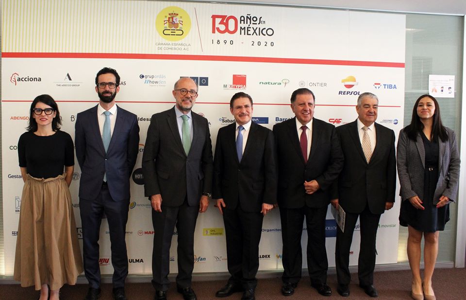 camescommx's tweet photo. Promover los sectores económicos, crear inversiones productivas, fomentar el turismo y la cultura, fue el objetivo principal en la reunión que se llevó a cabo entre los socios de la #Camescom y el Gobierno de Durango @gobdgo

@AispuroDurango

#EventoCamescom
#130AñosEnMéxico https://t.co/2xjun83f8f