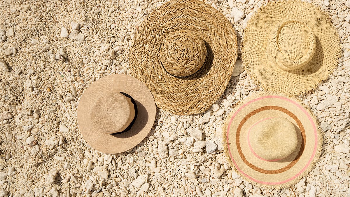 El color arena siempre queda bien bajo el Sol. ¿Cuál de estos sombreros es tu favorito?