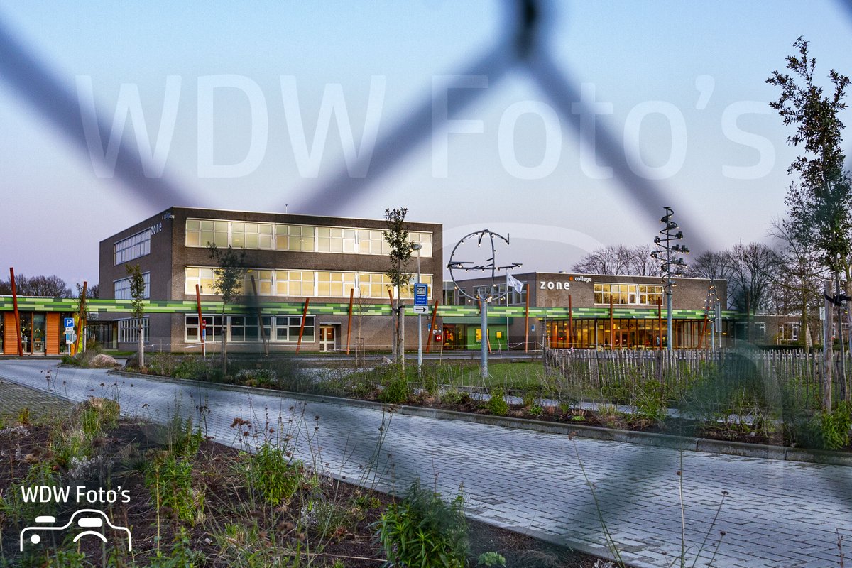 ALMELO- Bij het Zone.College in Almelo heerst momenteel onrust. Er zou mogelijk een leerling besmet zijn geraakt met het #coronavirus. De schoolleiding heeft hier de leerlingen en ouders over ingelicht per mail. Inmiddels heeft de school een crisisteam opgericht.