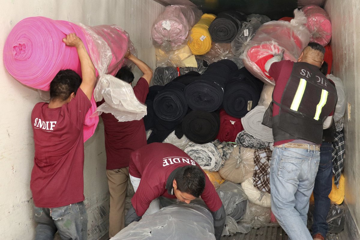 IndepOficialMex's tweet photo. 🚨 Comunicado 🚨

El #INDEP informa que, se realizó la donación de 129 Toneladas de Tela para Cobijas a 86 municipios marginados de México, con lo cual se verán beneficiadas casi 777 mil personas. 

📄 Lee el comunicado completo aquí https://t.co/LRaIiFpekS https://t.co/ljCR0FEcUb