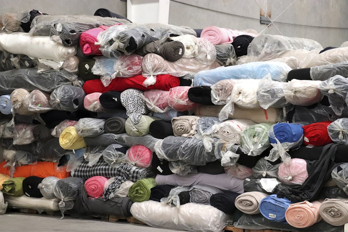 IndepOficialMex's tweet photo. 🚨 Comunicado 🚨

El #INDEP informa que, se realizó la donación de 129 Toneladas de Tela para Cobijas a 86 municipios marginados de México, con lo cual se verán beneficiadas casi 777 mil personas. 

📄 Lee el comunicado completo aquí https://t.co/LRaIiFpekS https://t.co/ljCR0FEcUb
