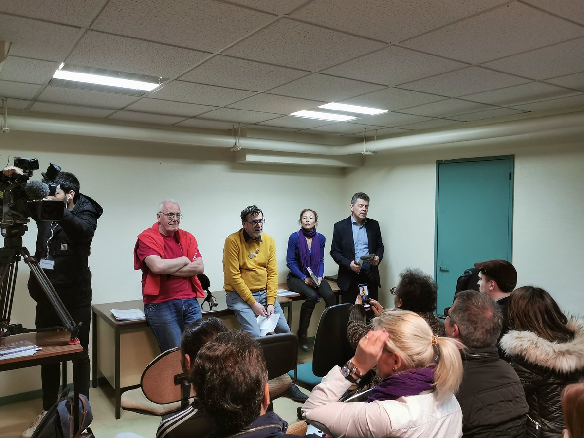 QuentinDvl69's tweet photo. Réunion/débats aux Sablons pour aborder la question des quartiers populaires au Mans
#Municipales2020
@AutrMans @EBilquez @LeMansEnCommun @AvecMarietta @LutteOuvriere https://t.co/5s0CHPOpUB