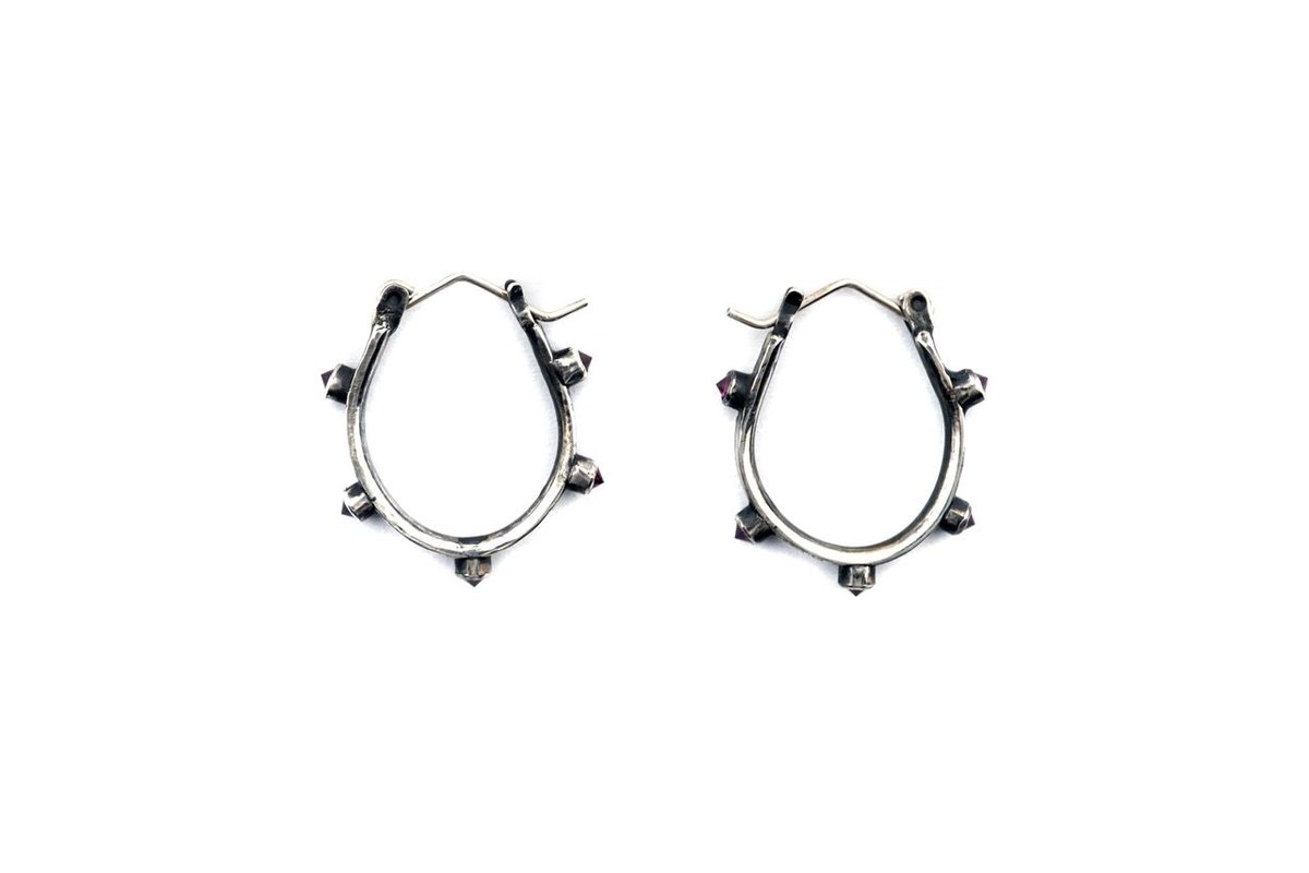 Jewel_Designer's tweet photo. Need a little edge in your life? This freaking awesome hand-made collection features gems set upside down = #culetsup Studs also!!
#rockandrapture #rock #rapture #sf #sanfrancisco #jewelry #jewelrystore #jewelryaddict #sfstyle #sanfranciscostyle #onlyinsf #sfonly #bayareawhatsin https://t.co/KyXuho9Sfp
