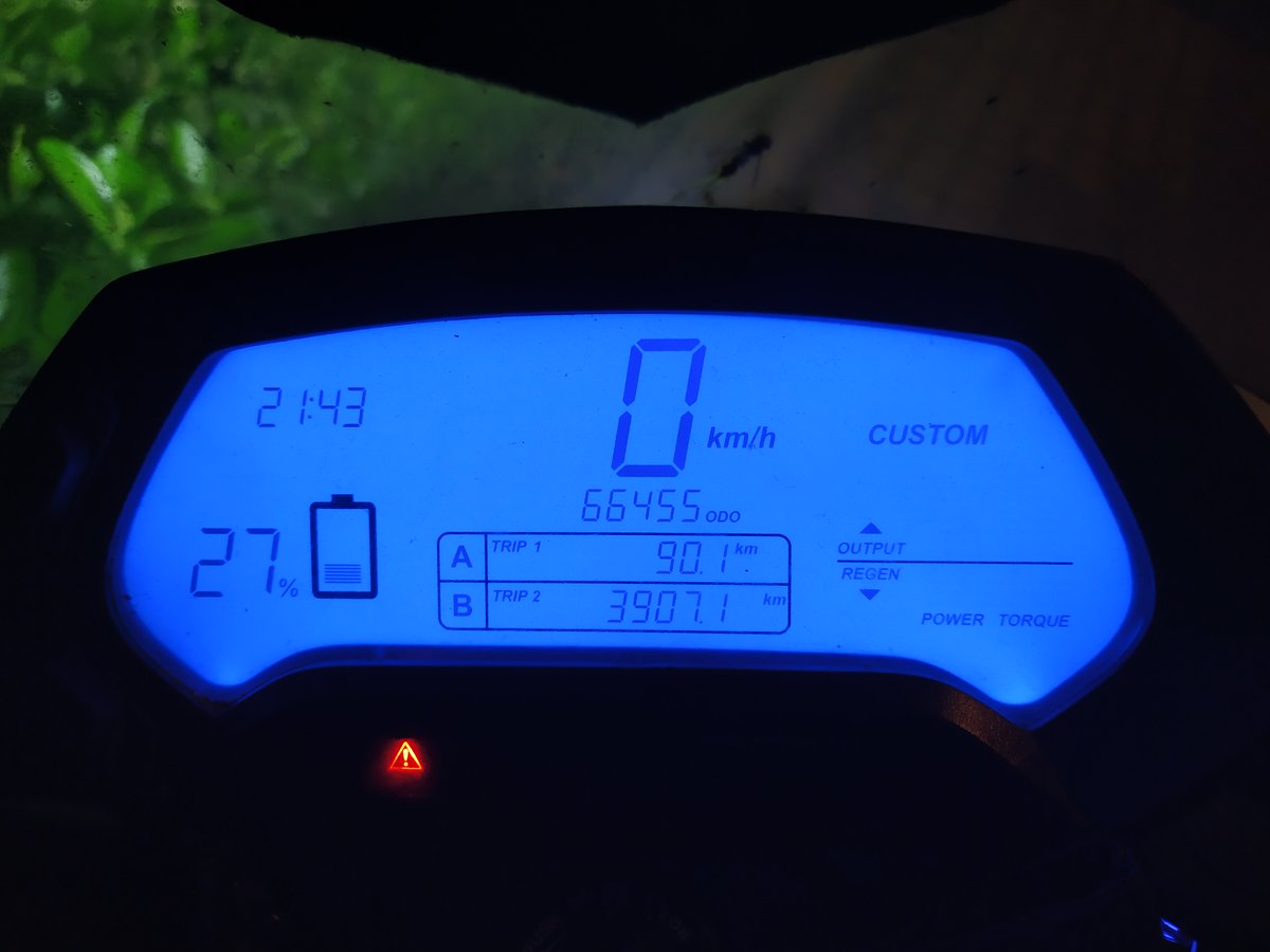 Mizar07's tweet photo. Esta semana he vuelto de mi viaje de 18 días y 4000 km en #MotoEléctrica por el noroeste de la península!

Una experiencia inolvidable totalmente descarbonizada x parajes espectaculares.

#Dato: 25€ en recargas para recorrer 3900 km y consumo medio 6 kWh/100 km

#Descarbonizate https://t.co/LHvCgNLVez